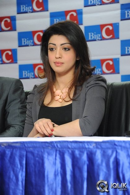 Pranitha-Launches-Big-C-Dussehra-Offers